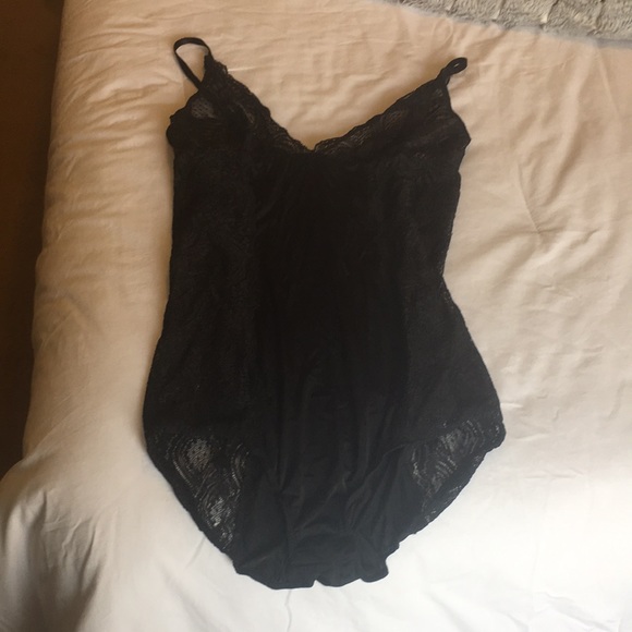 ✨ Calvin Klein Lacey Silky Bodysuit ✨ - Picture 4 of 6